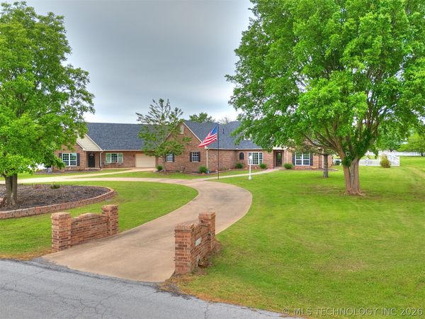 15611 E 112th Street North , Owasso, OK 74055