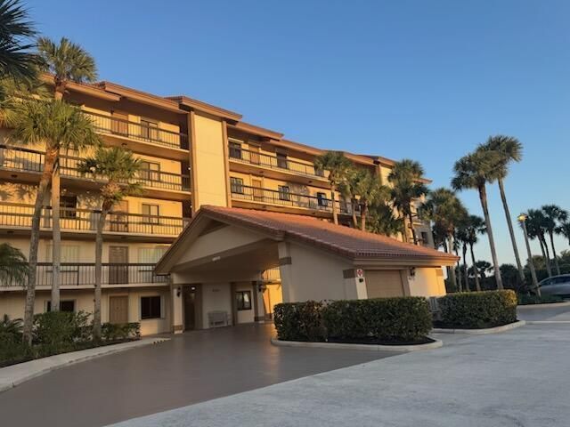 401 Ocean Bluffs Boulevard, Unit 303, Jupiter, FL 33477 Photo