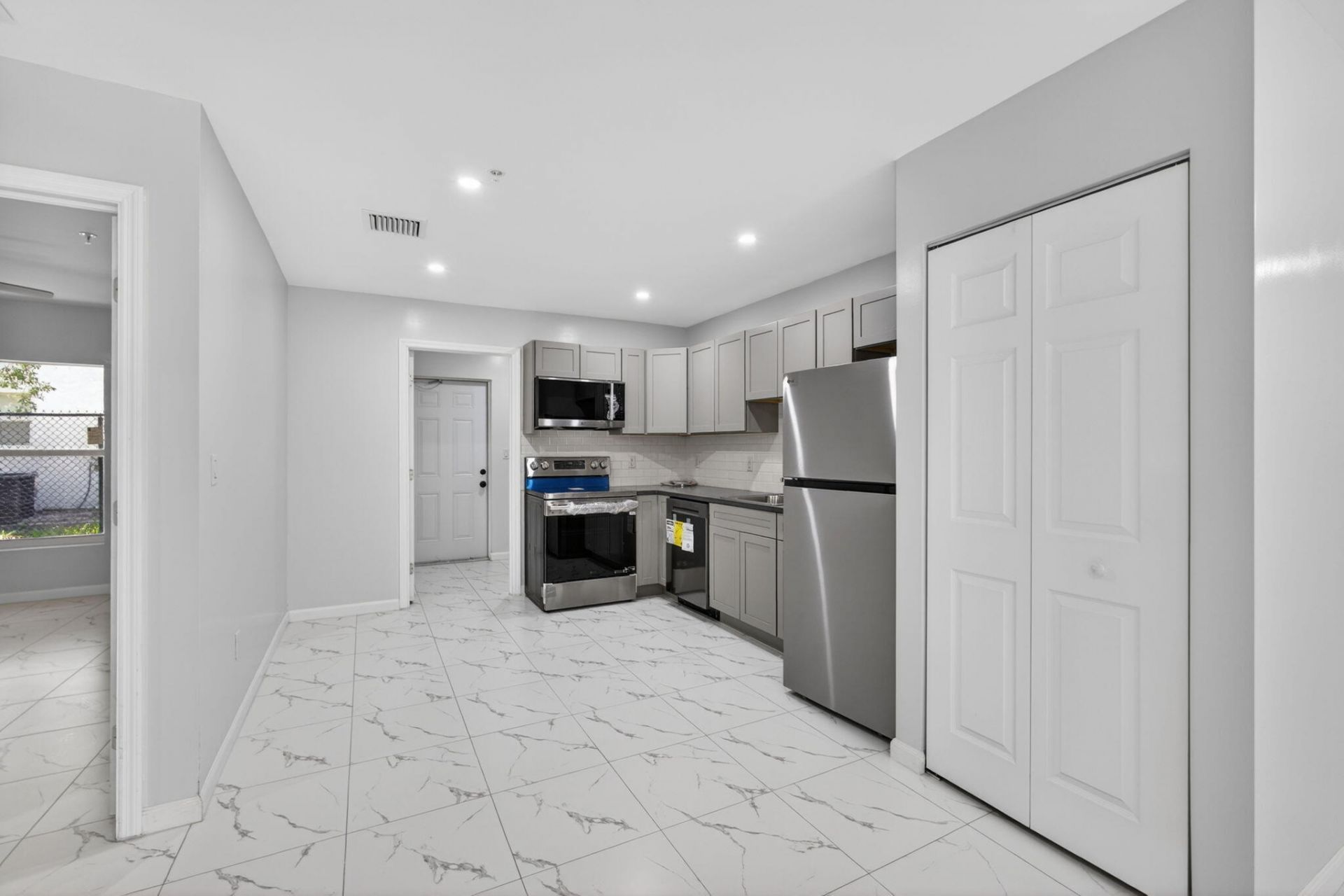 3255 Avenue J, Riviera Beach, FL 33404 Photo
