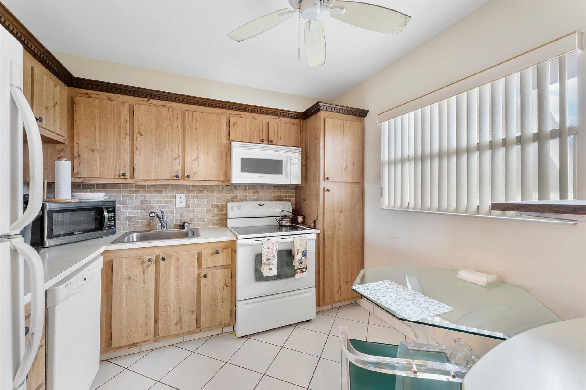 3900 NW 76th Avenue, Unit 307, Sunrise, FL 33351 Photo