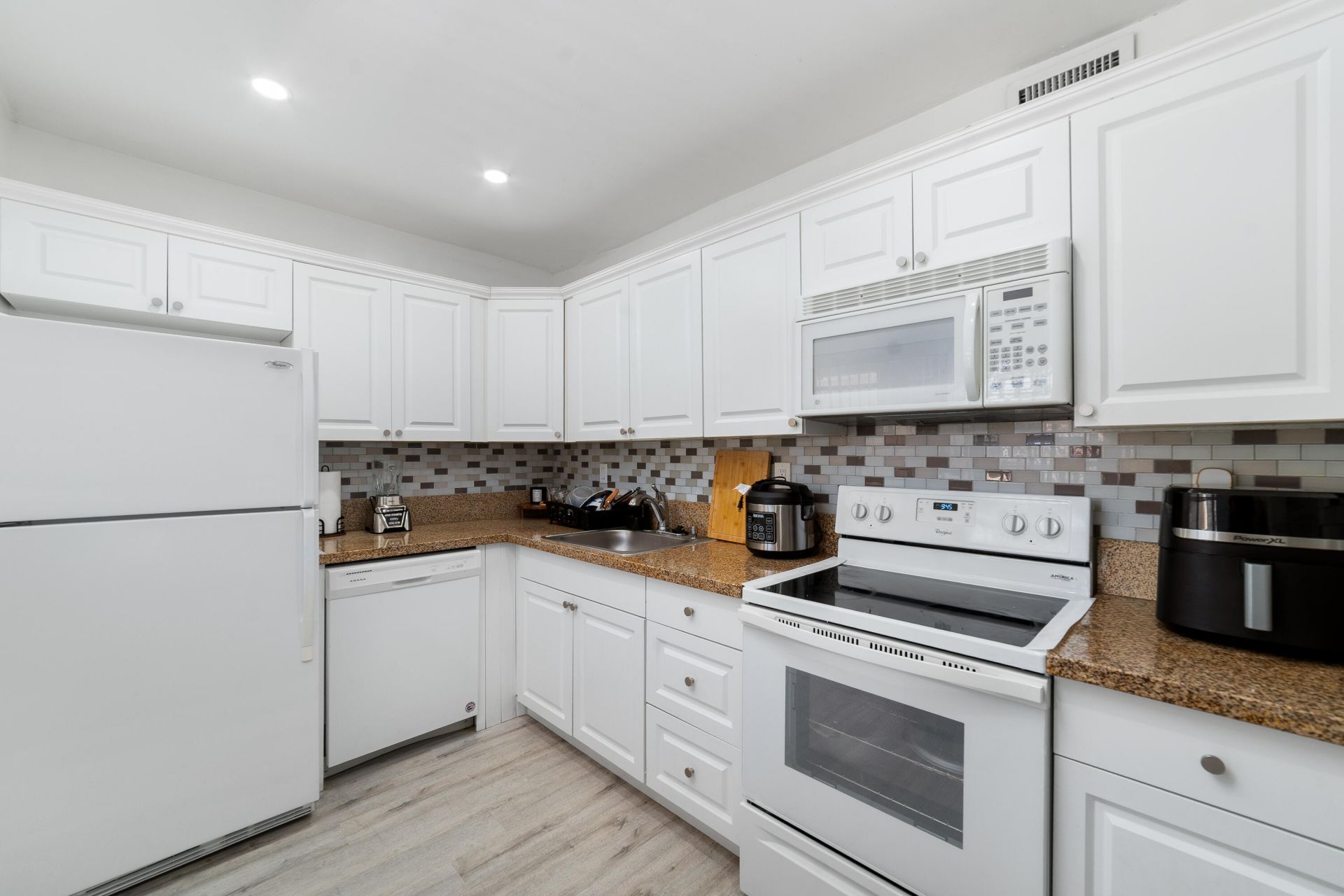 2710 Riverside Drive, Unit 201a, Coral Springs, FL 33065 Photo