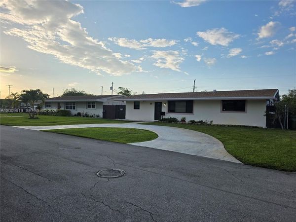 7921 NW 12th St , Pembroke Pines, FL 33024