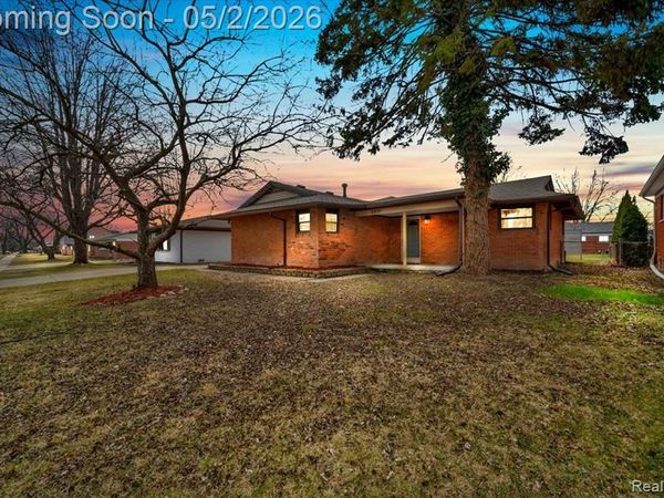 23030 Edgewater Street, St. Clair Shores, MI 48082
