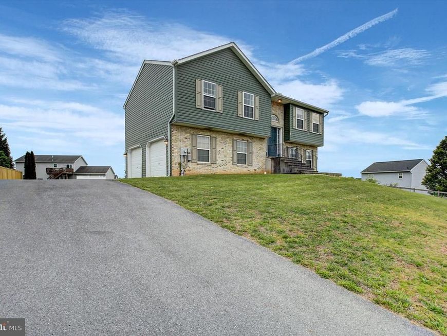 828 Essex Circle , Greencastle, PA 17225 Main Photo