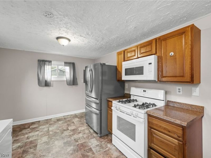 648 Richie Drive, Brunswick, OH 44212 Photo 12