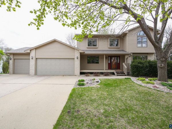 1017 E 63rd St, Sioux Falls, SD 57108