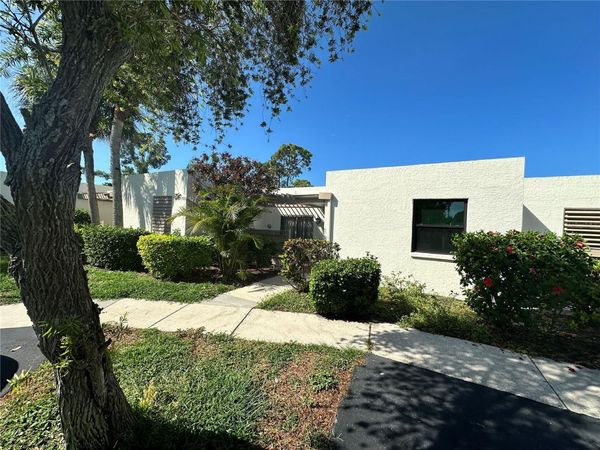 567 LAKESIDE DRIVE , Unit 567, BRADENTON, FL 34210