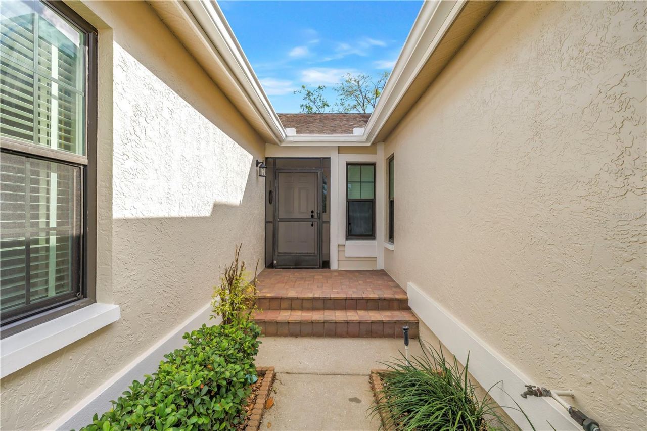 1044 Romano Court Ne, Saint Petersburg, FL 33702 Photo