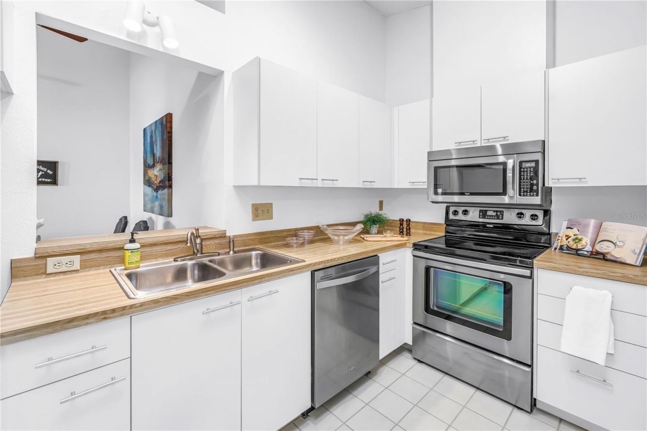 1044 Romano Court Ne, Saint Petersburg, FL 33702 Photo