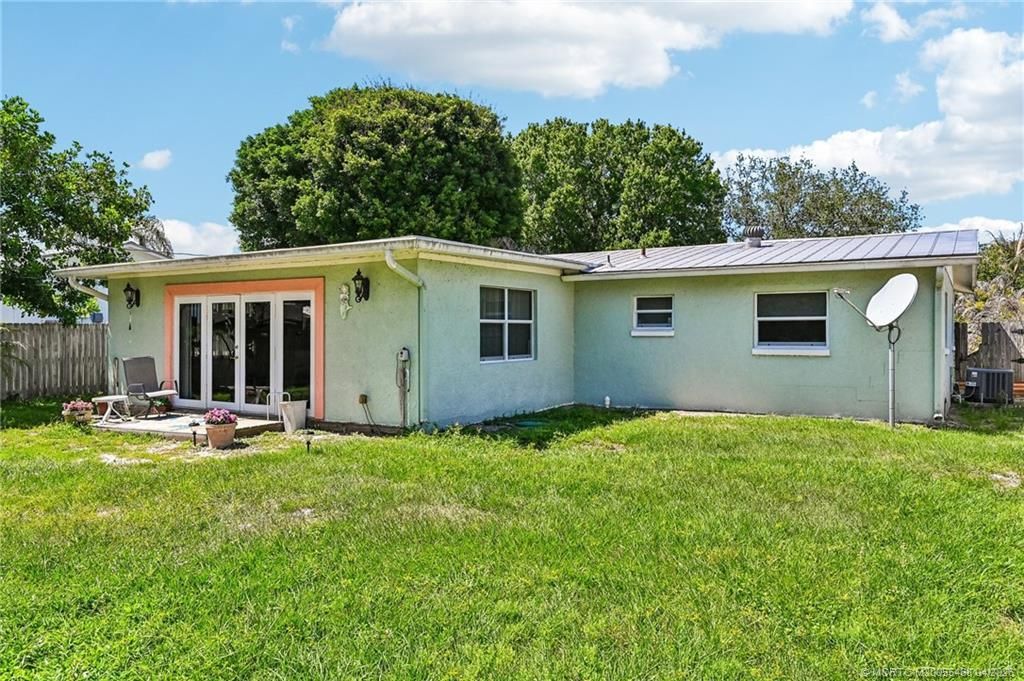 1890 NW Sunset Boulevard, Jensen Beach, FL 34957 Photo