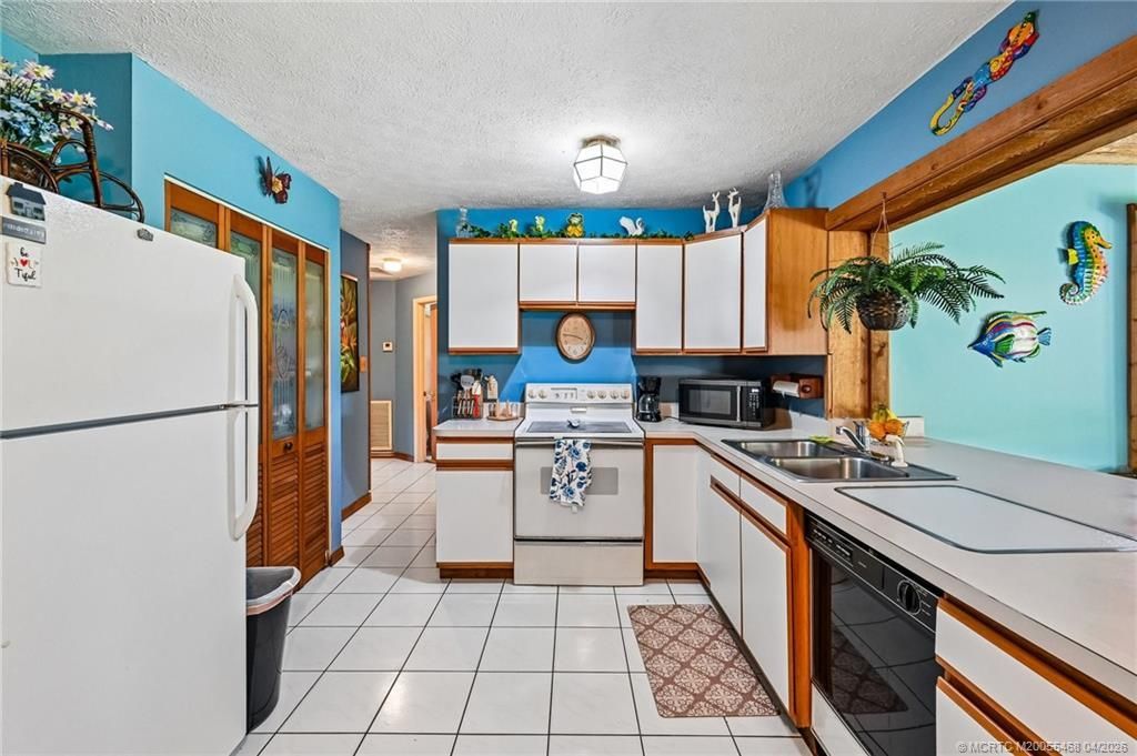 1890 NW Sunset Boulevard, Jensen Beach, FL 34957 Photo