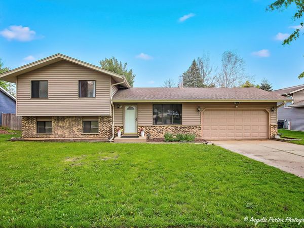 213 Windridge Drive , McHenry, IL 60050