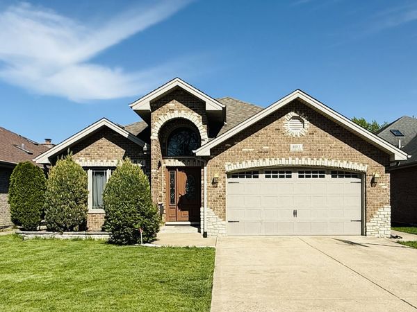 8017 Oak Park Avenue, Burbank, IL 60459