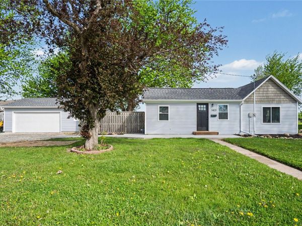 1403 West 3rd St, Vinton, IA 52349