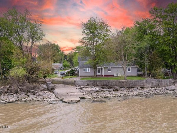 2073 Grange Street, Oregon, OH 43616