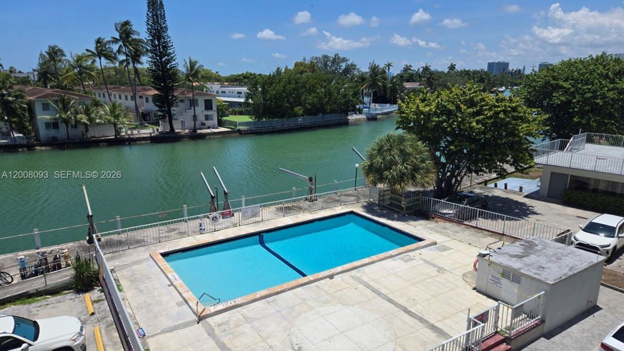 110 S Shore Dr, Unit 4E, Miami Beach, FL 33141 Photo
