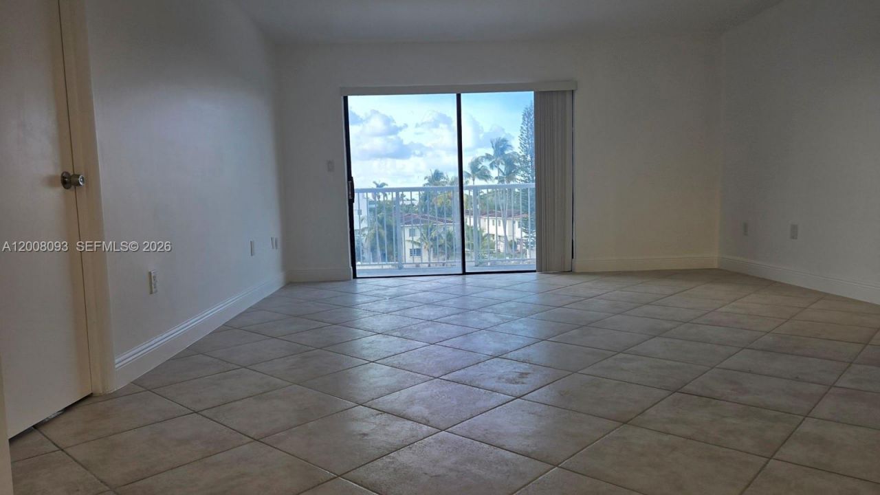110 S Shore Dr, Unit 4E, Miami Beach, FL 33141 Photo