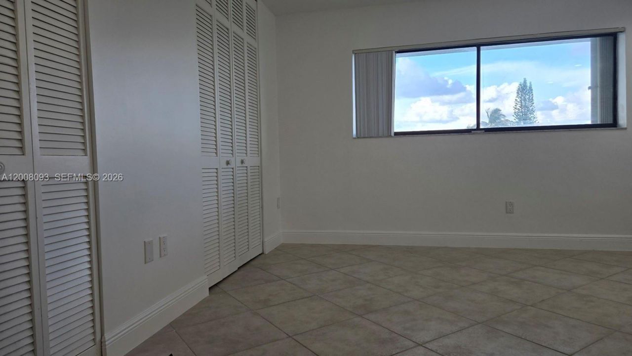 110 S Shore Dr, Unit 4E, Miami Beach, FL 33141 Photo
