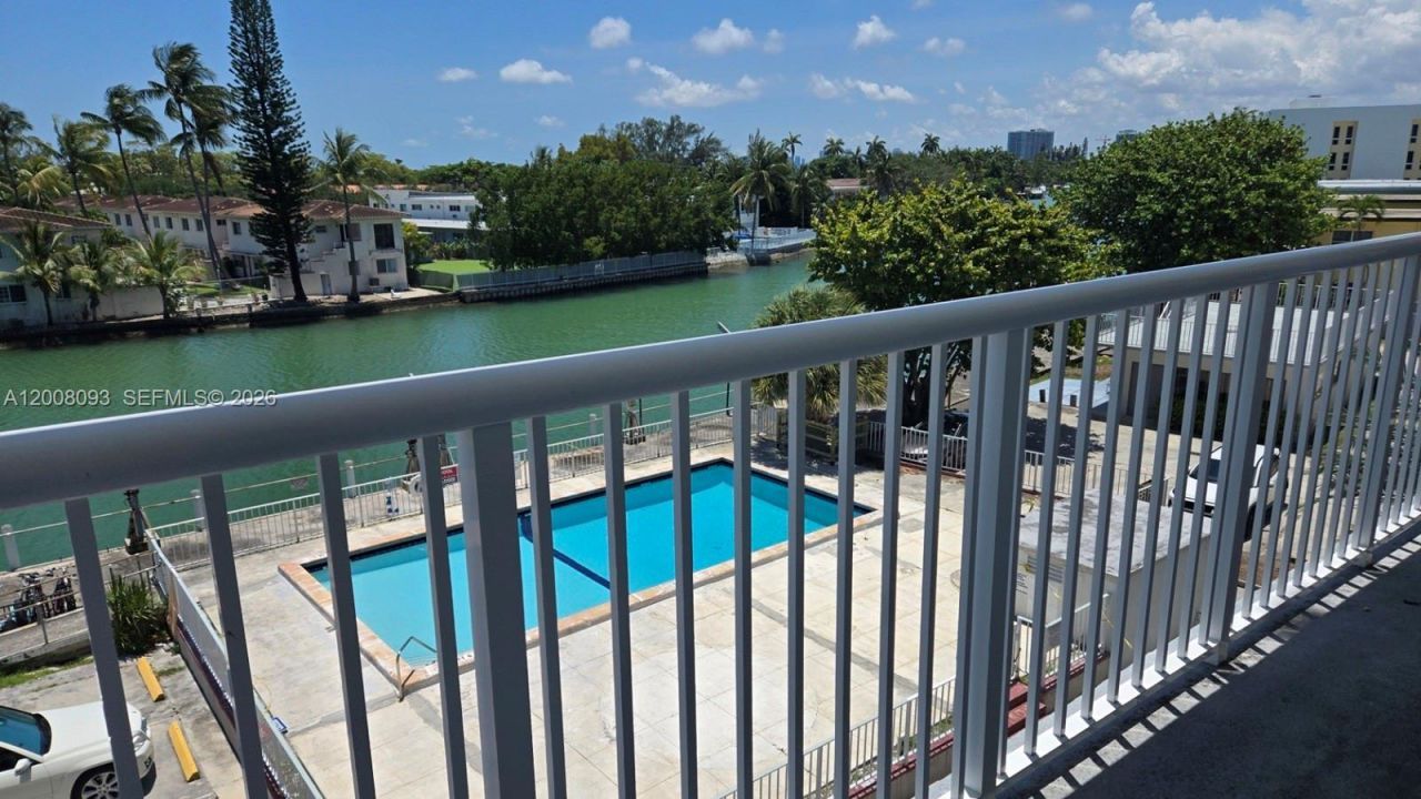 110 S Shore Dr, Unit 4E, Miami Beach, FL 33141 Photo