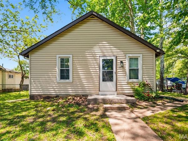 2427 N 7th Street, St Charles, MO 63301
