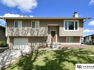 13856 V Street , Omaha, NE 68137