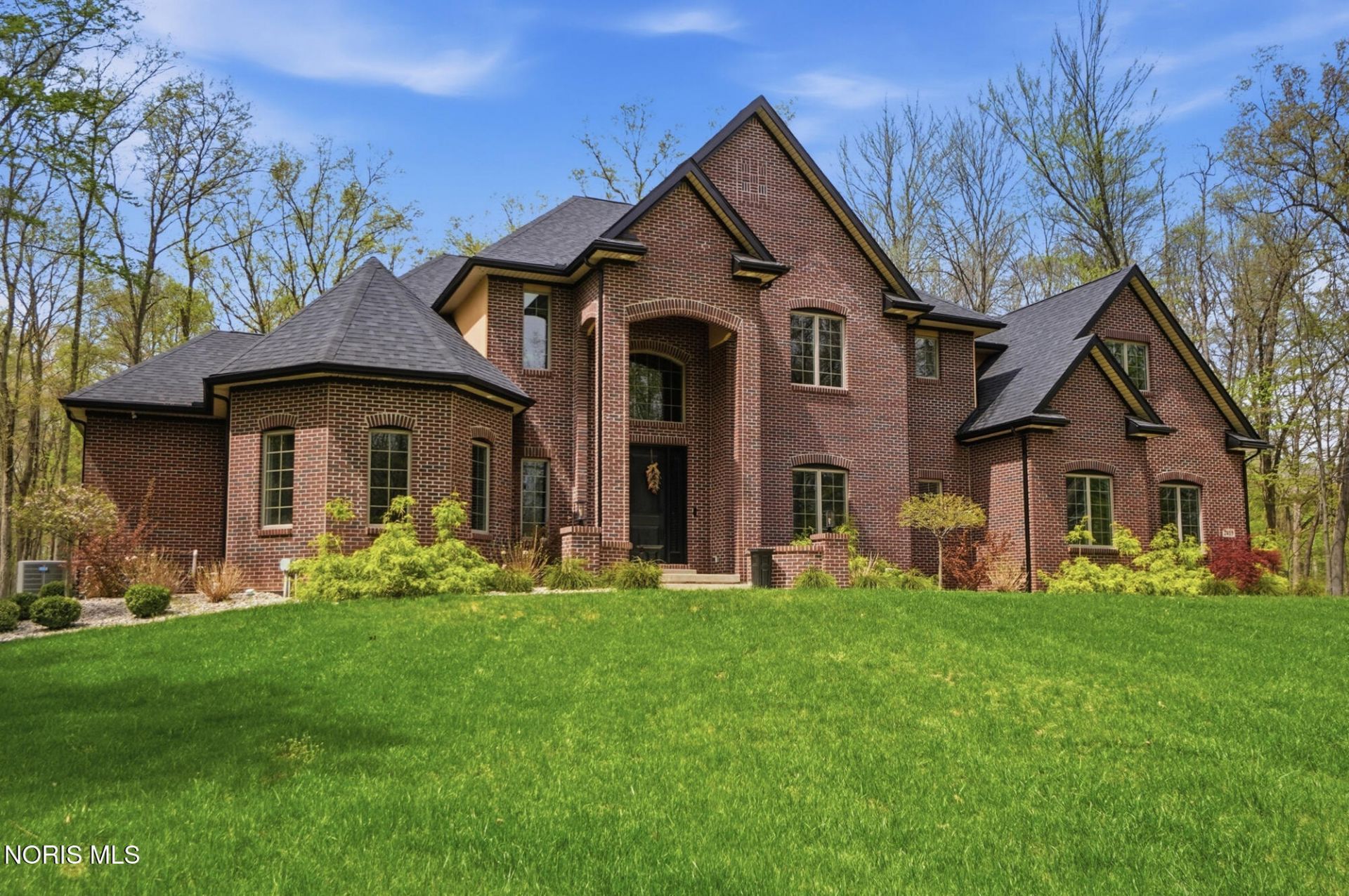 2415 N Crissey Road, Sylvania, OH 43560 Main Photo