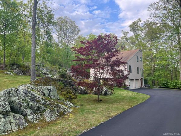 11 Manor Drive, Goldens Bridge, NY 10526