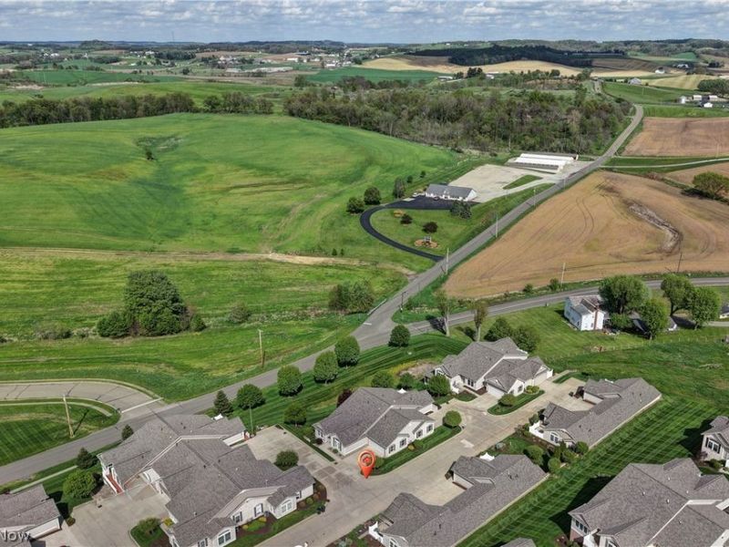 181 Heritage Crossing SE, Sugarcreek, OH 44681 Photo 2