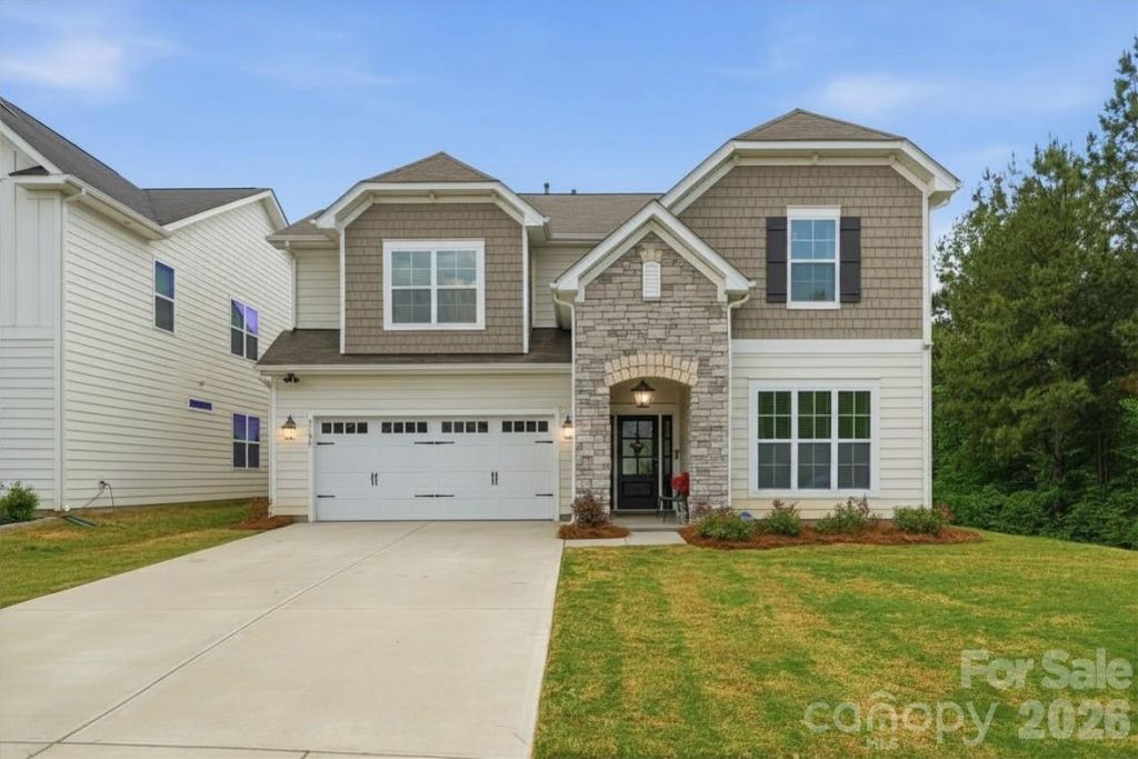 8105 Rolling Wheels Road, Charlotte, NC 28215 Main Photo