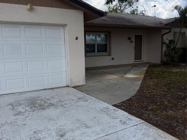 102 SANDHURST DRIVE , VENICE, FL 34293