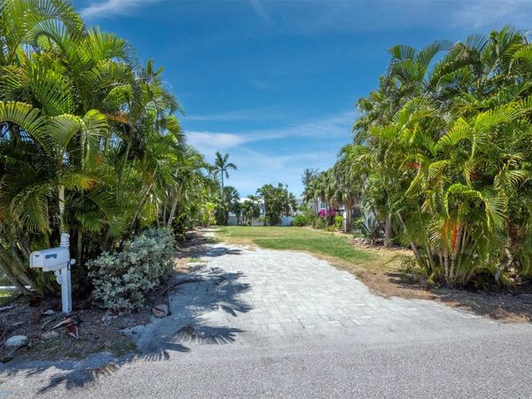 450 FIREHOUSE COURT , LONGBOAT KEY, FL 34228