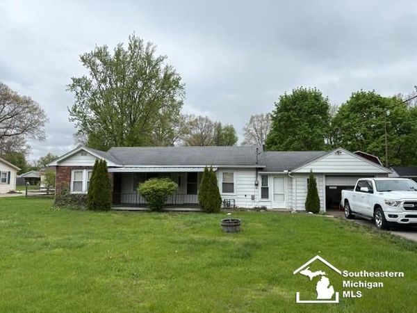 3950 W Sterns Road, Lambertville, MI 48144