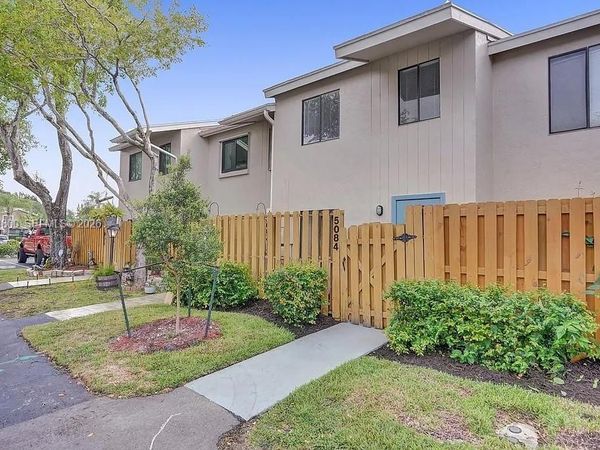 5084 S University Dr , Davie, FL 33328