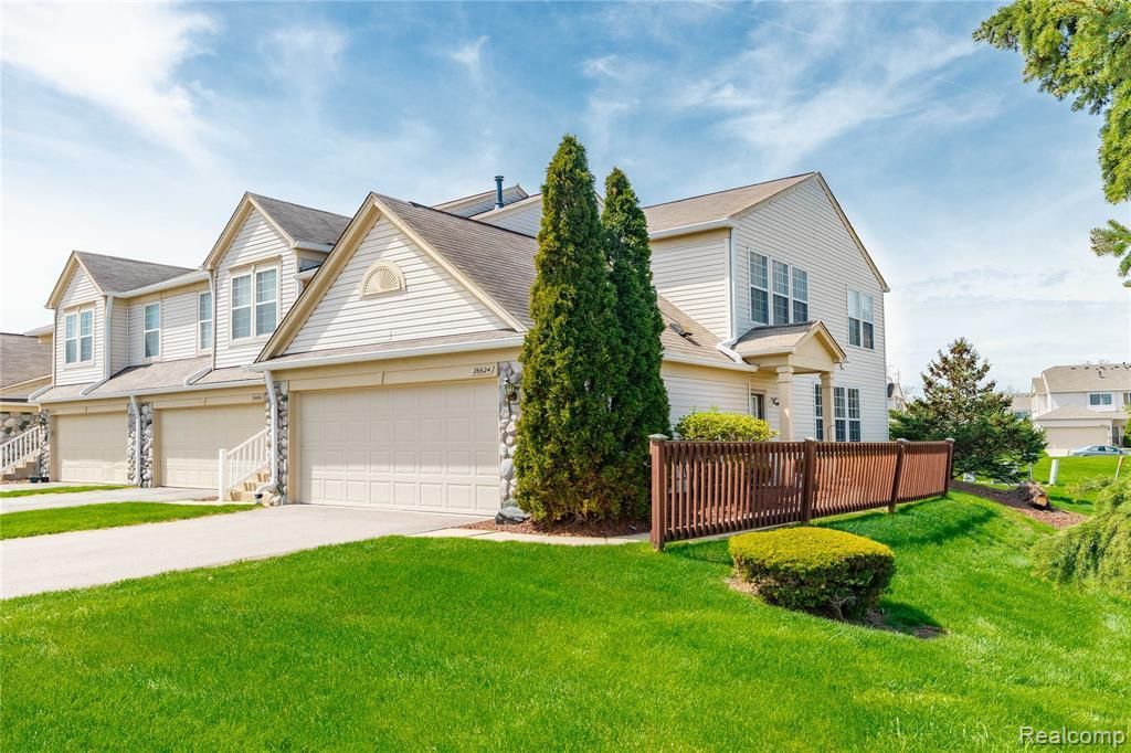 26624 Kirkway Circle, Woodhaven, MI 48183 Main Photo