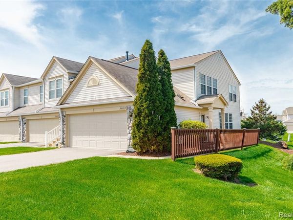 26624 Kirkway Circle, Woodhaven, MI 48183