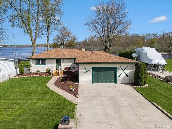 3138 Ponemah Drive, Fenton Twp, MI 48430