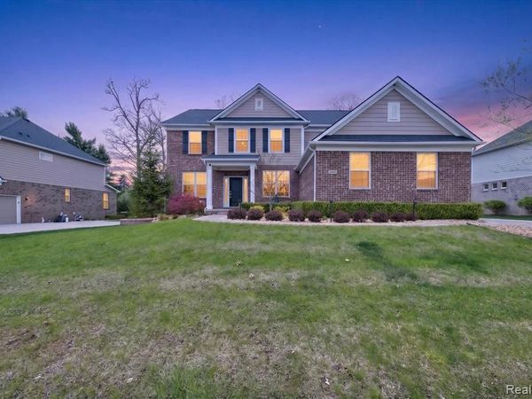 2942 Montgomery Circle , Commerce Twp, MI 48390