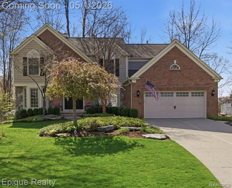 2568 Canoe Circle Drive, Orion Township, MI 48360 Main Photo