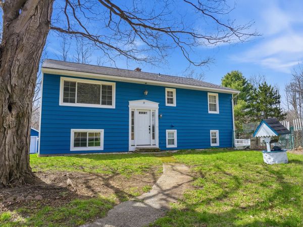 32 Gentes Road, Essex Junction, VT 05452