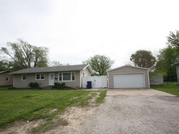2607 Crestview Drive, Bettendorf, IA 52722