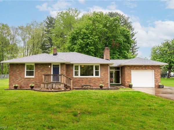 1213 Pleasantview Avenue SE, North Canton, OH 44720