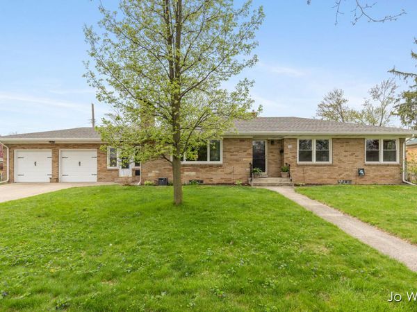 731 Larkspur Avenue NW, Grand Rapids, MI 49504