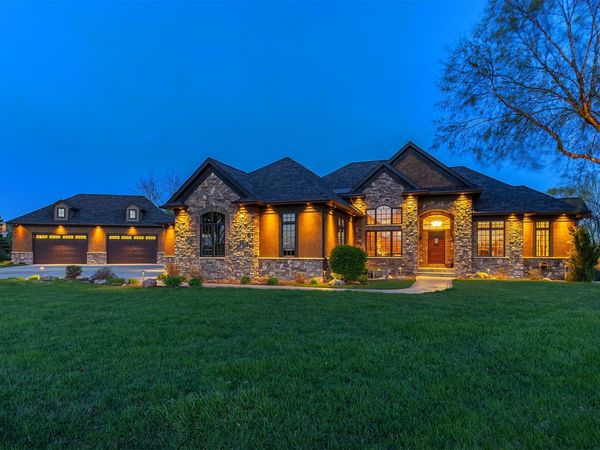 1712 E 1st Street, Huxley, IA 50124