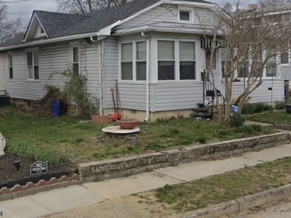 16 Barnard Ave, Gloucester, NJ 08030