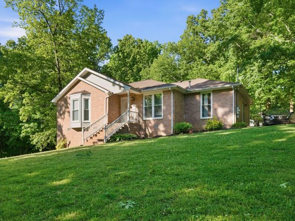 107 Valley Rd, Dickson, TN 37055