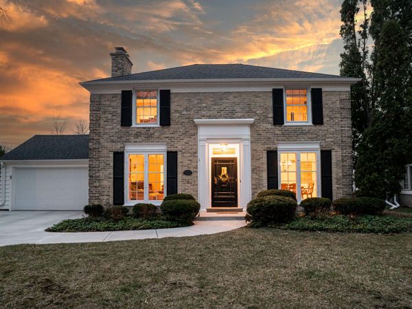 9727 Harding Blvd, Wauwatosa, WI 53226