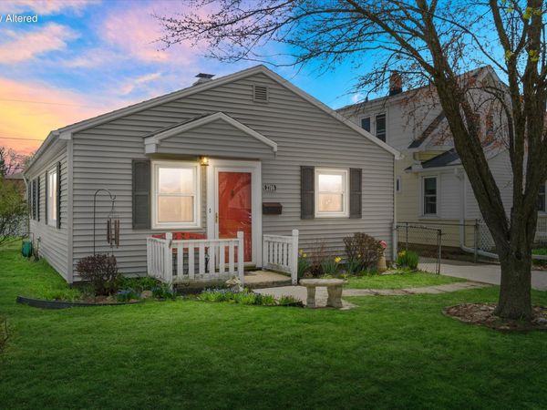 2706 S 71st St, Milwaukee, WI 53219
