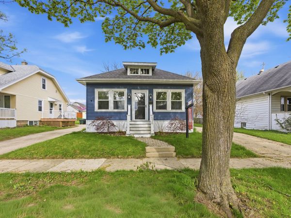 536 N 61st St, Wauwatosa, WI 53213