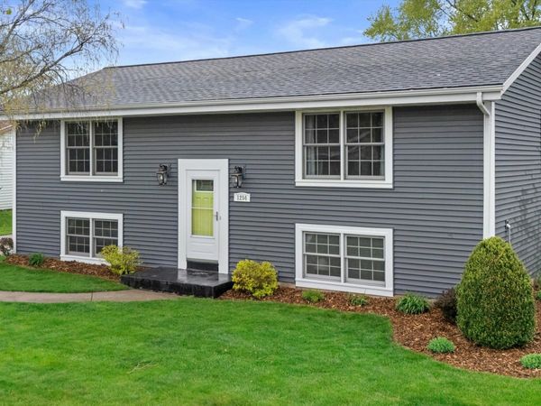 1254 Market Pl, Waukesha, WI 53189