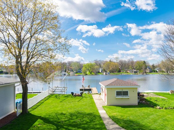 N29W27397 Peninsula Dr, Pewaukee, WI 53072